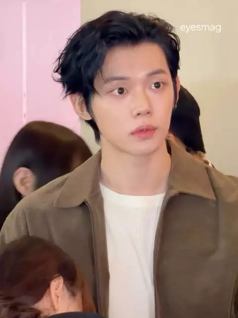 eyesmag ins update 啊啊啊啊啊啊啊好看鼠了吧 大眼萌猪! 宝宝把头发染黑了点