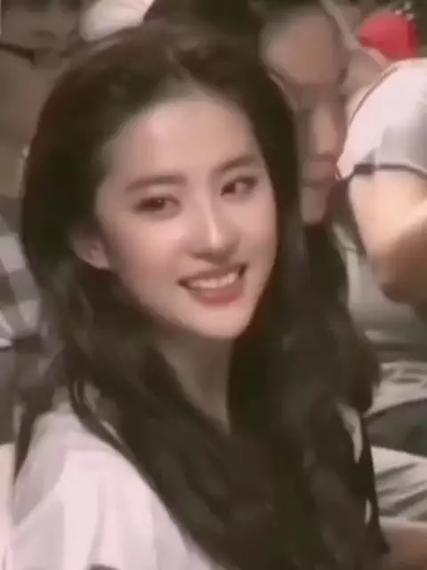 许红豆发烧对比刘亦菲发烧，早期颜值封神