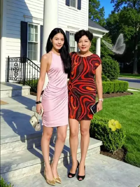 哈文女儿法图麦在美国住大房子,母女俩生活优渥