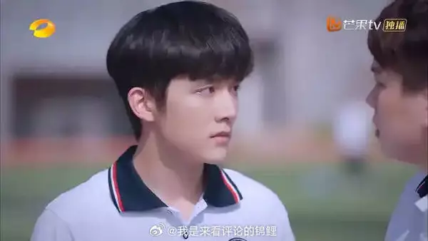 亲爸阴魂不散，试图插手儿子生活，儿子当场情绪爆发！