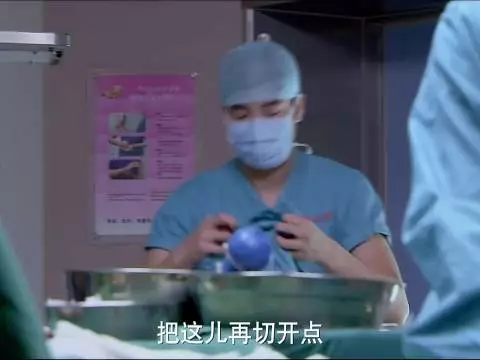 实习医生丢下ICU病人打游戏，刘教授拒让其毕业