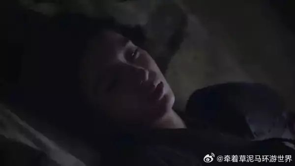 胖子新兵被狼围困，女老大拼死相救，自己却命悬一线
