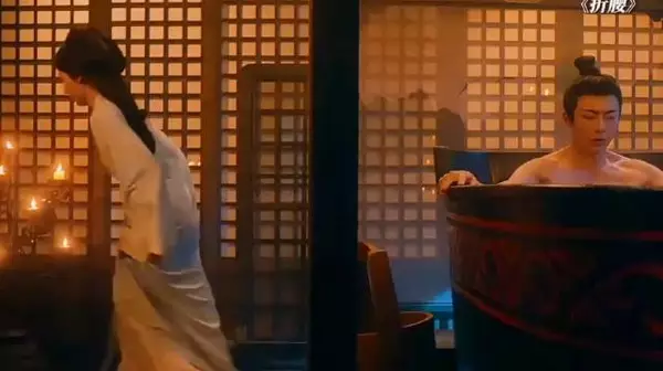 折腰：这段也就看了十几遍而已，哈哈?！