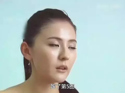 热依扎在拍摄甄嬛传里骑马的戏份的时候受伤,还因此落下了病根