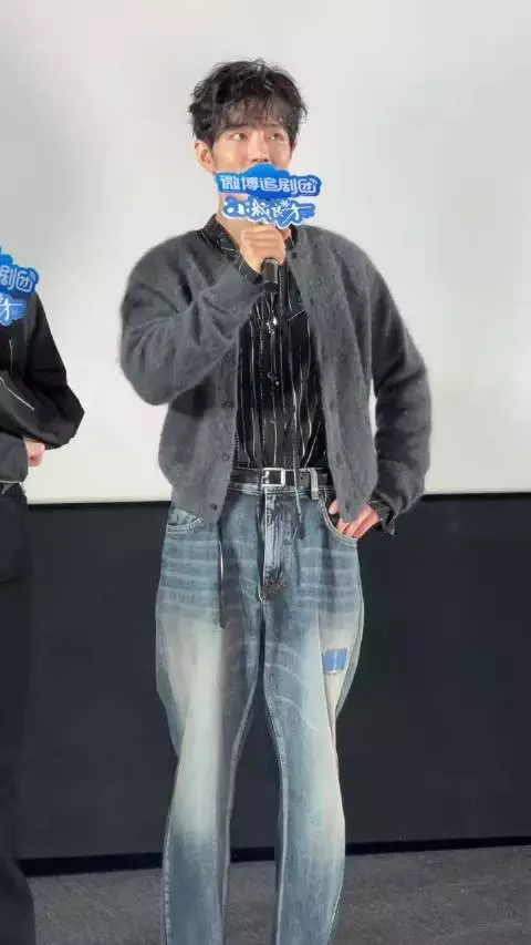 肖战追剧团安慰没抢到演唱会门票粉丝