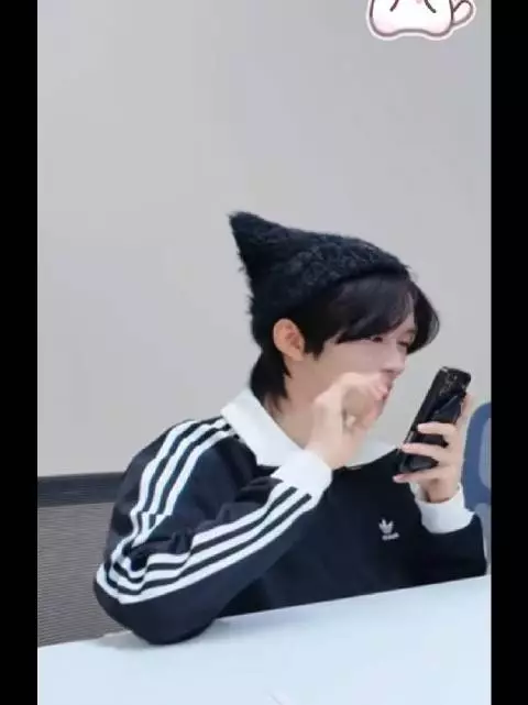 黄星阿迪小猫 等你直播