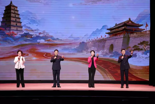 陕西西安：唐诗“走”下课本“活”在舞台